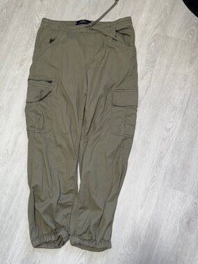 Hollister Cargo Pants in Olive
